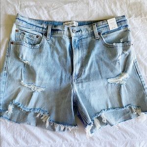 Abercrombie High Rise 4” Short 32 NWT